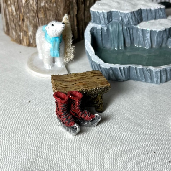 LIGHT UP CHRISTMAS TOWN FAIRY GARDEN GIFT SET - Picture 4 of 16